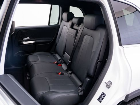 Used 2023 Mercedes-Benz EQB 300 4MATIC image 19