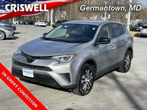 Used 2018 Toyota RAV4 LE image 1
