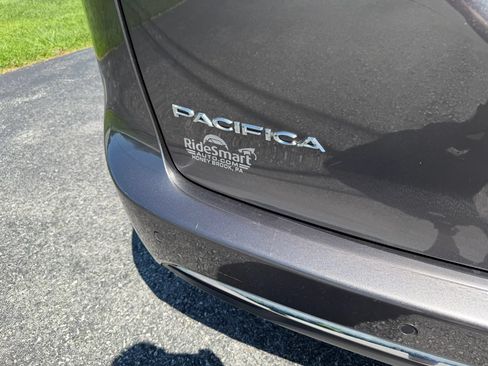 Used 2023 Chrysler Pacifica Touring-L w/ Uconnect Theater Family Group FWD image 38