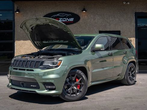 Used 2020 Jeep Grand Cherokee SRT w/ Trailer Tow Group IV AWD/4WD image 12