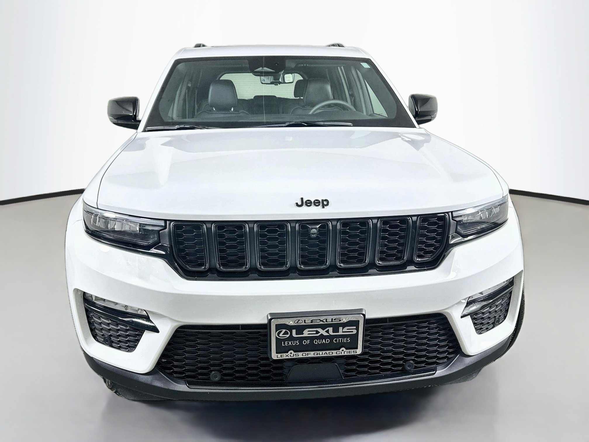 Used 2024 Jeep Grand Cherokee Limited w/ Luxury Tech Group II AWD/4WD image 2