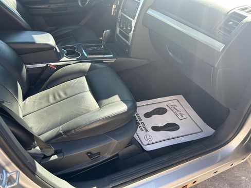 Used 2010 Chrysler 300 Touring image 12