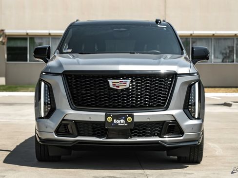 Used 2025 Cadillac Escalade V w/ LPO, Floor Liner Package AWD/4WD image 28