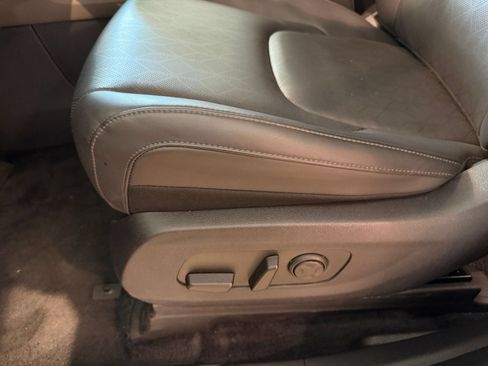 Used 2026 Kia Carnival FWD image 19