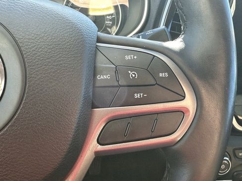 Used 2020 Jeep Cherokee Limited image 24