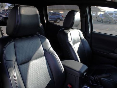 Used 2019 Toyota Tacoma TRD Off-Road image 19