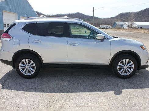 Used 2015 Nissan Rogue SV w/ SV Premium Package image 5