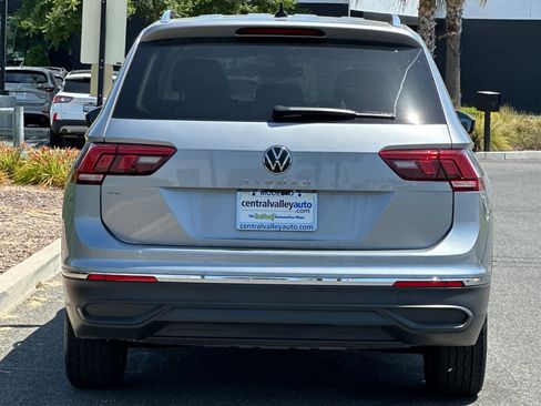Used 2024 Volkswagen Tiguan SE image 5