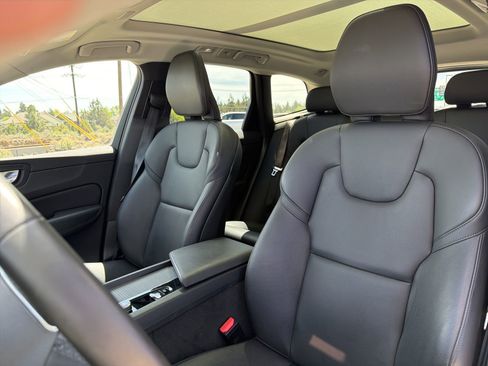 Used 2025 Volvo XC60 B5 Core AWD/4WD image 19