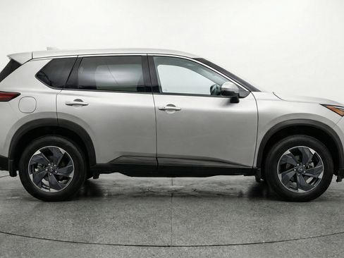 Used 2025 Nissan Rogue SV AWD/4WD image 11