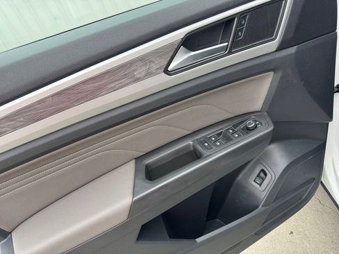 Used 2023 Volkswagen Atlas Cross Sport SE image 32