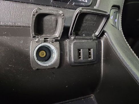 Used 2018 Chevrolet Suburban LT image 28