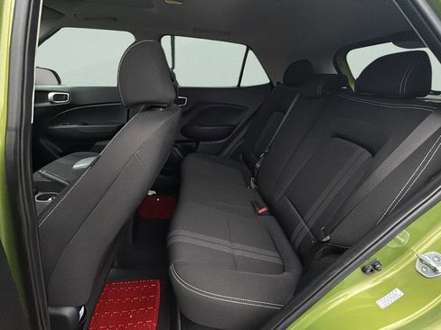 Used 2022 Hyundai Venue SEL FWD image 16