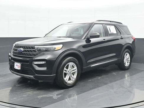 Used 2023 Ford Explorer XLT w/ Equipment Group 202A image 2