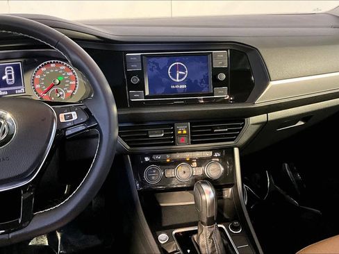 Used 2021 Volkswagen Jetta SE w/ SE Cold Weather Package image 6