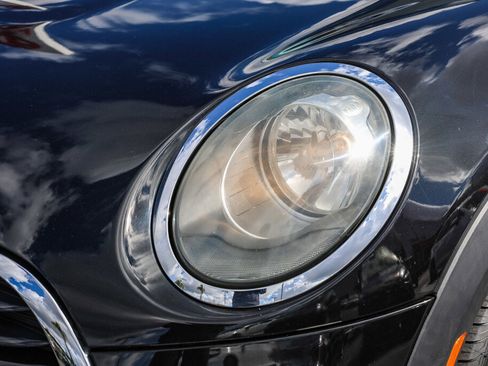 Used 2017 MINI Cooper 2-Door Hardtop image 15