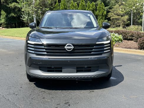 Used 2025 Nissan Kicks SV FWD image 3