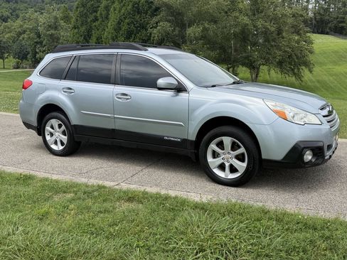 Used 2013 Subaru Outback 2.5i Premium w/ All-Weather Pkg AWD/4WD image 2