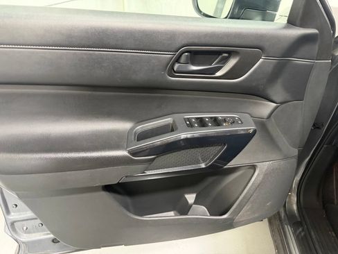 Used 2024 Nissan Pathfinder SV FWD image 11