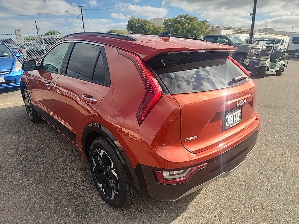 Certified 2023 Kia Niro Wave FWD image 11