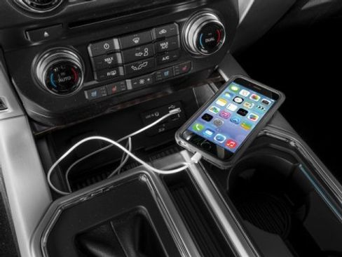 Used 2016 Ford F150 Platinum w/ Equipment Group 701A Luxury image 15