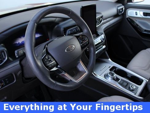 Used 2022 Ford Explorer Platinum w/ Equipment Group 601A image 2