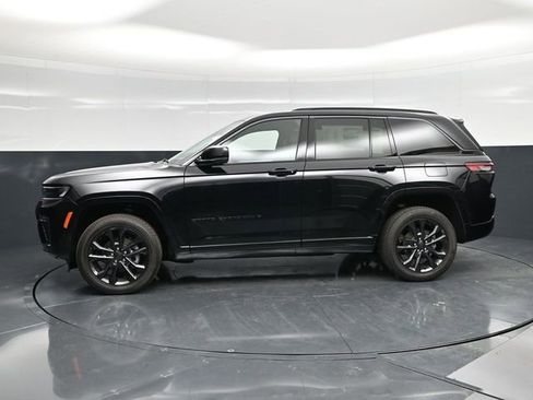 New 2026 Jeep Grand Cherokee Limited AWD/4WD image 8