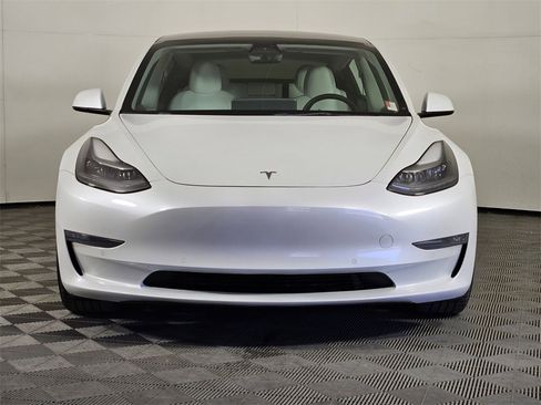Used 2022 Tesla Model 3 Performance image 2