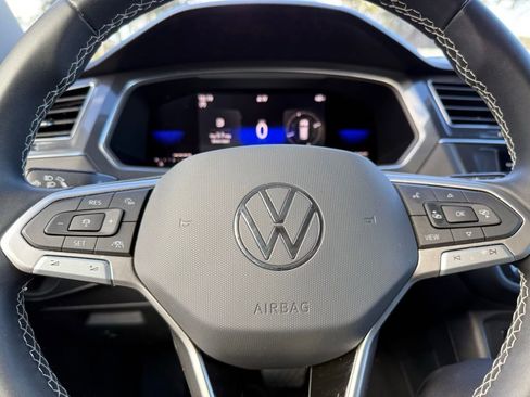 Used 2023 Volkswagen Tiguan SE image 18