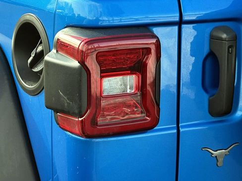 Used 2022 Jeep Wrangler Unlimited Sport image 12