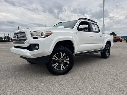 Used 2017 Toyota Tacoma SR5 AWD/4WD image 1