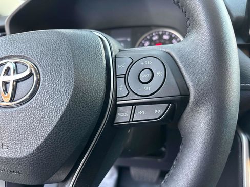 Used 2022 Toyota RAV4 XLE w/ Convenience Package image 17