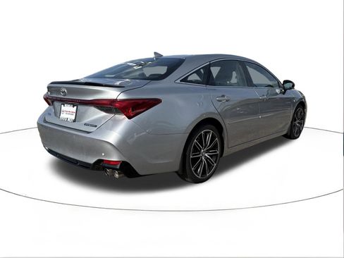 Used 2019 Toyota Avalon Touring w/ Advanced Safety Package FWD image 3