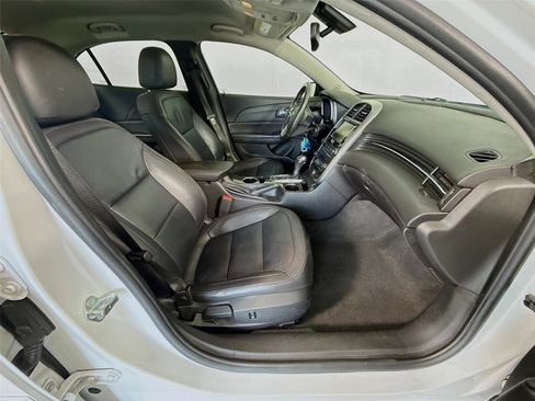 Used 2015 Chevrolet Malibu LT w/ Leather Package FWD image 8