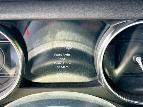 Used 2022 Jeep Wrangler Unlimited Sahara w/ Cold Weather Group AWD/4WD image 13