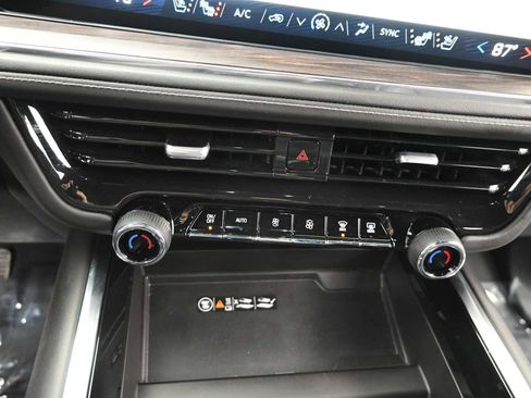 Used 2025 Chevrolet Tahoe Premier image 18