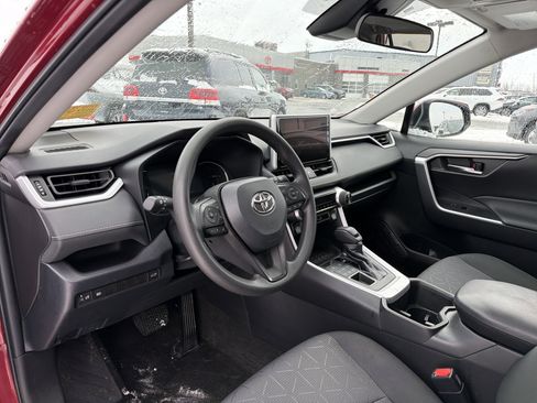 Used 2023 Toyota RAV4 XLE image 9