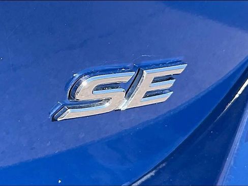 Used 2024 Toyota Camry SE image 9