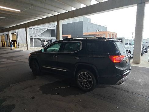Used 2017 GMC Acadia Denali w/ Technology Package AWD/4WD image 4