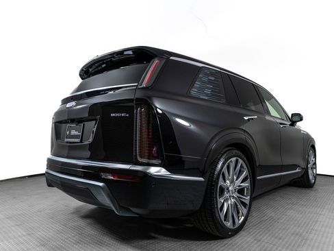 Used 2026 Cadillac Vistiq Premium Luxury w/ LPO, Floor Liner Package AWD/4WD image 5