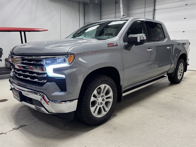 Used 2023 Chevrolet Silverado 1500 LTZ w/ LTZ Premium Package AWD/4WD image 3
