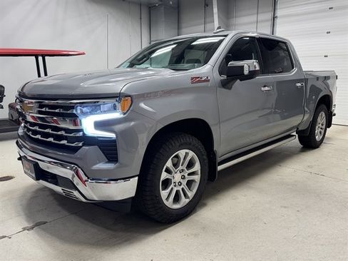 Used 2023 Chevrolet Silverado 1500 LTZ w/ LTZ Premium Package AWD/4WD image 3