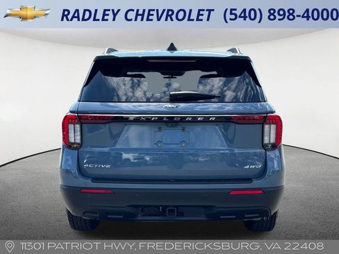 Used 2025 Ford Explorer Active AWD/4WD image 19