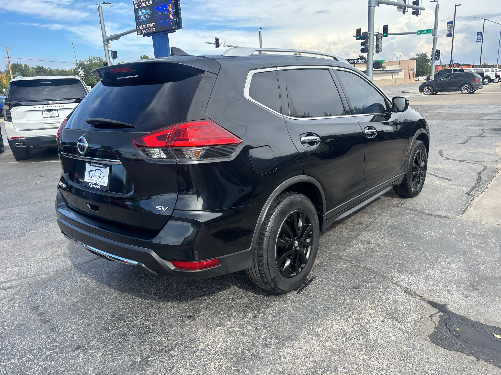 Used 2017 Nissan Rogue SV FWD image 6