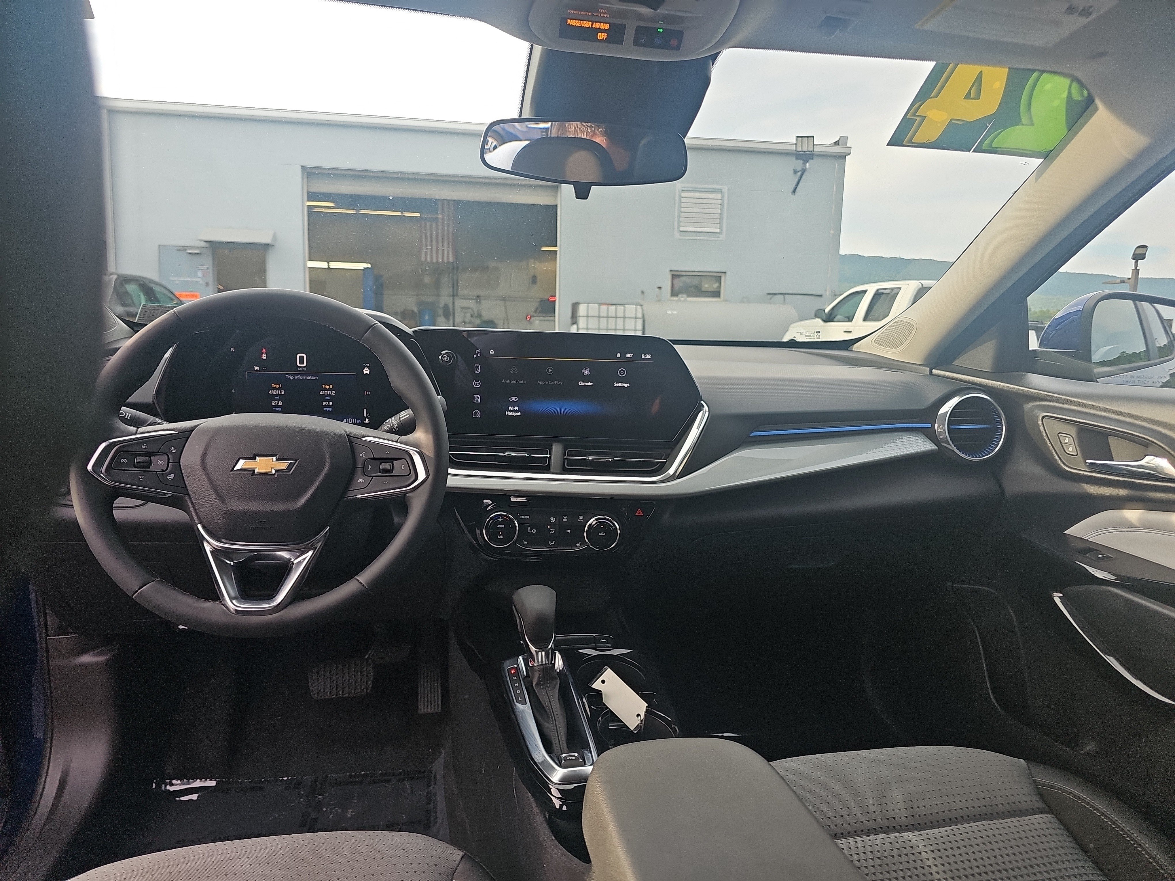Used 2024 Chevrolet Trax LT w/ LT Convenience Package FWD image 14