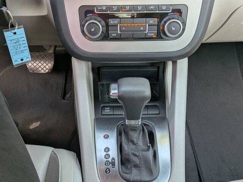 Used 2010 Volkswagen Eos Komfort FWD image 23