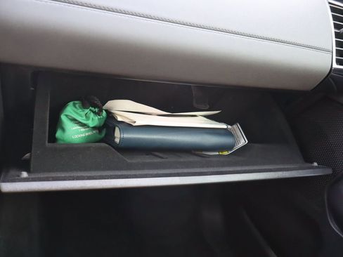 Used 2018 Land Rover Discovery HSE image 35