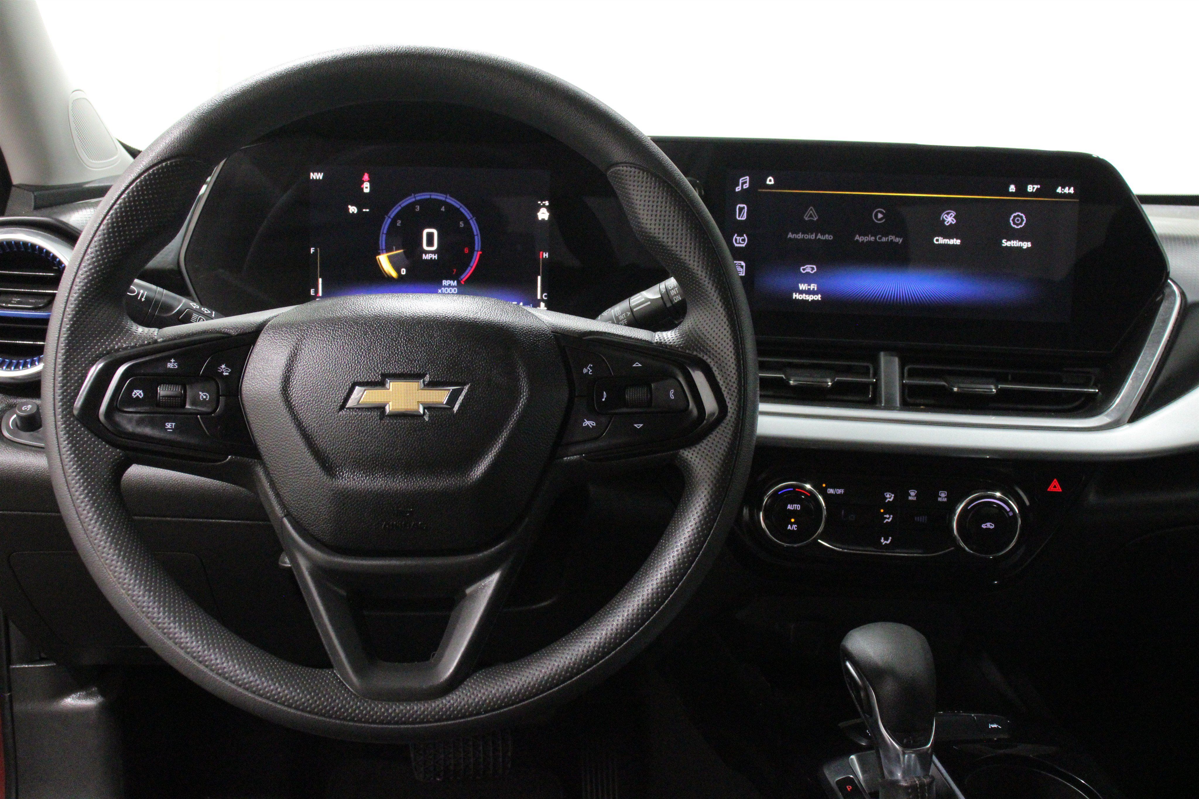 Used 2024 Chevrolet Trax LT FWD image 9