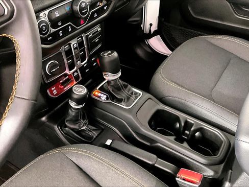 Used 2024 Jeep Wrangler Unlimited Sport AWD/4WD image 15