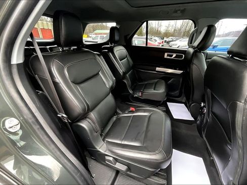 Used 2022 Ford Explorer XLT w/ Equipment Group 202A image 26